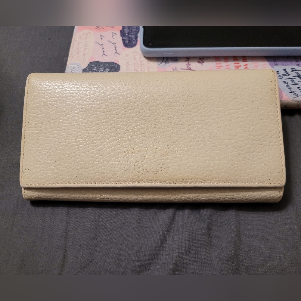 Final Sale! Authentic GUCCI Cream Leather Wallet